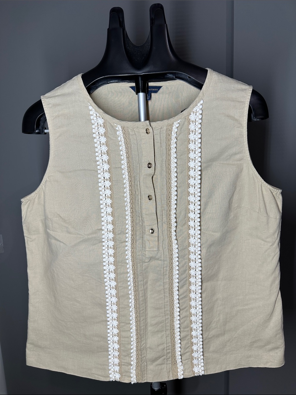 Brooks Brothers Beige Sleeveless Tank with  Lace Trim. Sz.L